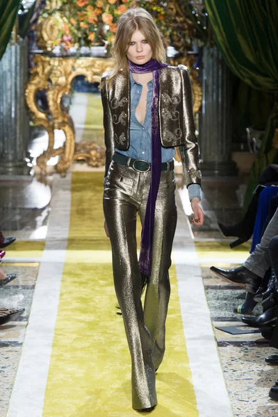Look 44